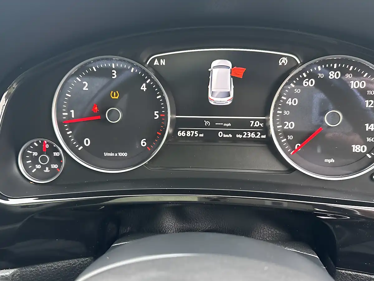 Used 2014 Volkswagen Touareg R-Line Black - Interior and Exterior details 12