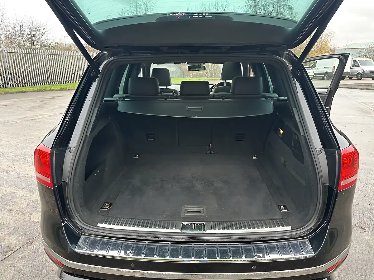 Used 2014 Volkswagen Touareg R-Line Black - Interior and Exterior details 17