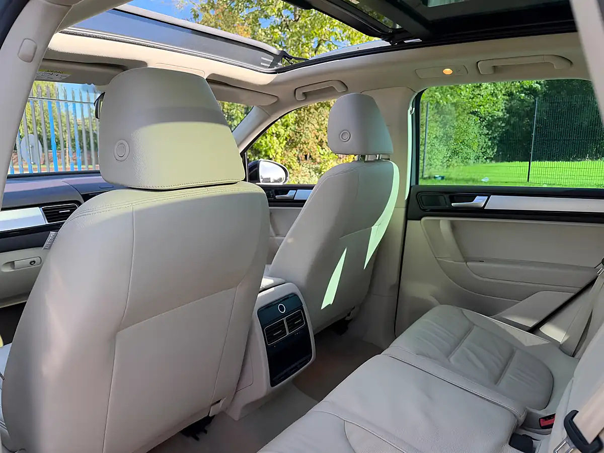 Used 2014 Volkswagen Touareg R-Line Black - Interior and Exterior details 11