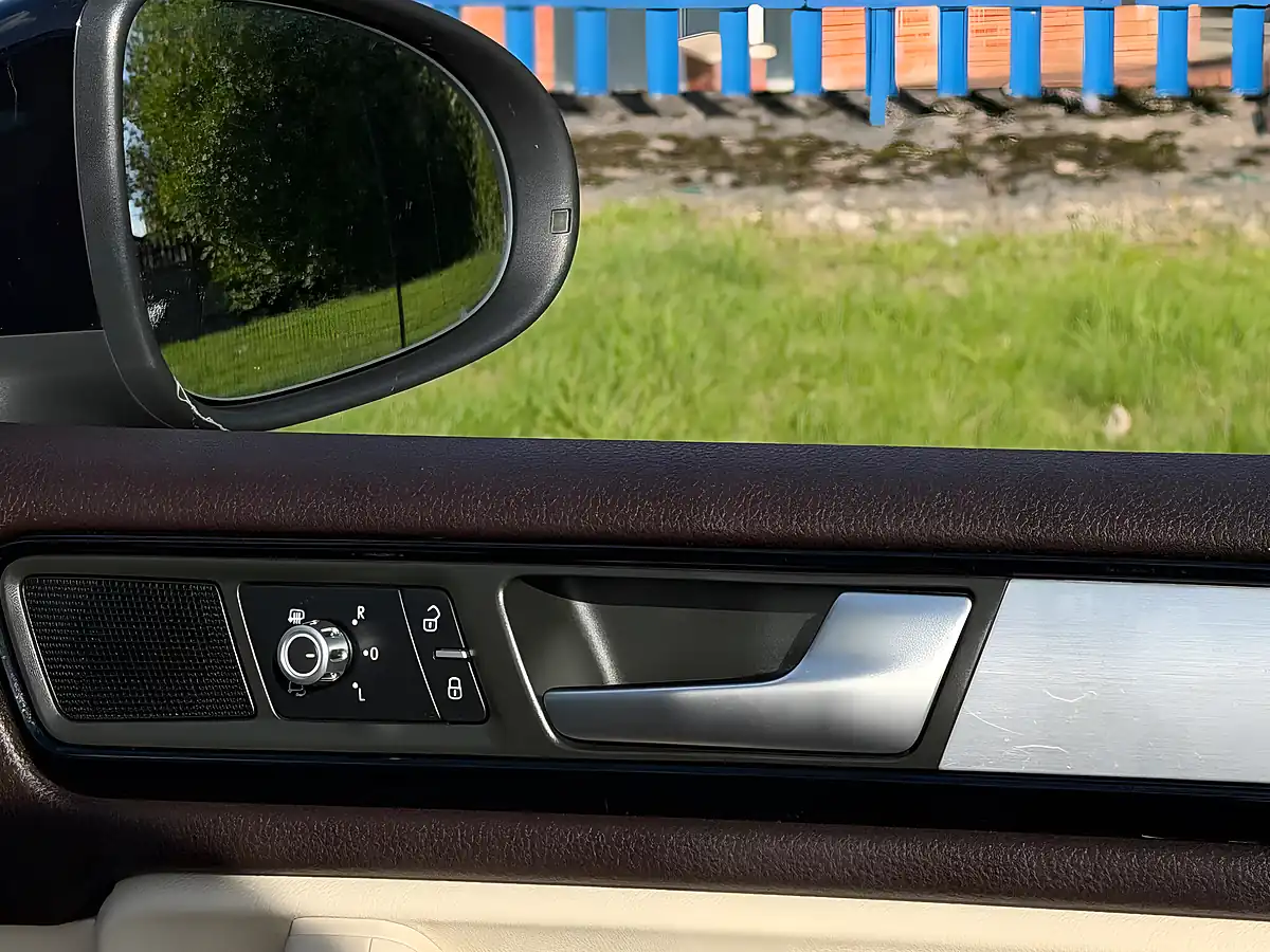 Used 2014 Volkswagen Touareg R-Line Black - Interior and Exterior details 12