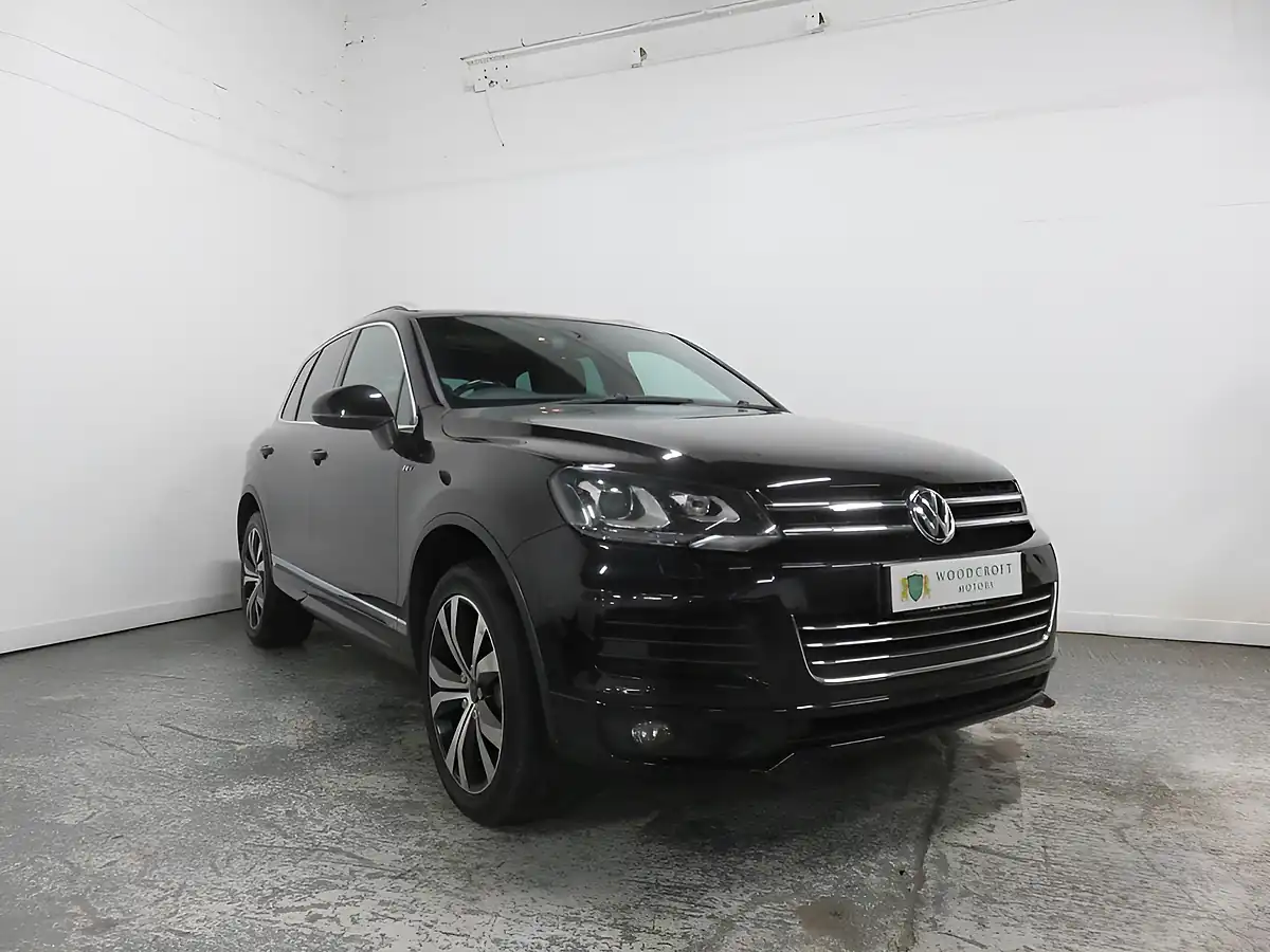 Used 2014 Volkswagen Touareg R-Line Black - Front View