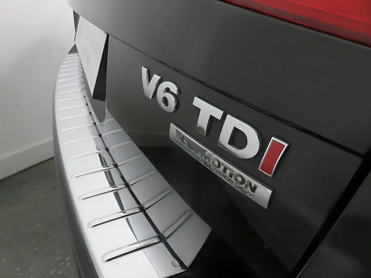 Used 2014 Volkswagen Touareg R-Line Black - Interior and Exterior details 12
