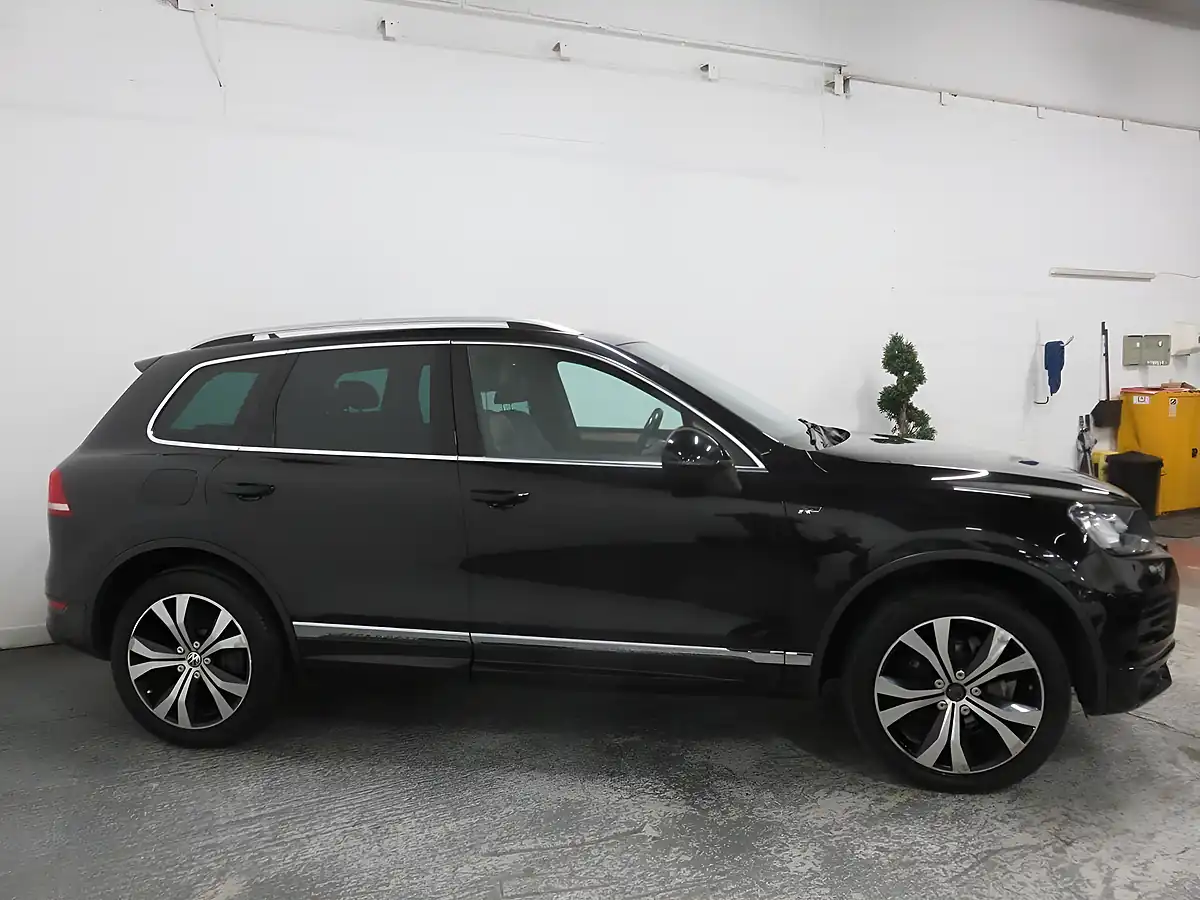 Used 2014 Volkswagen Touareg R-Line Black - Interior and Exterior details 3