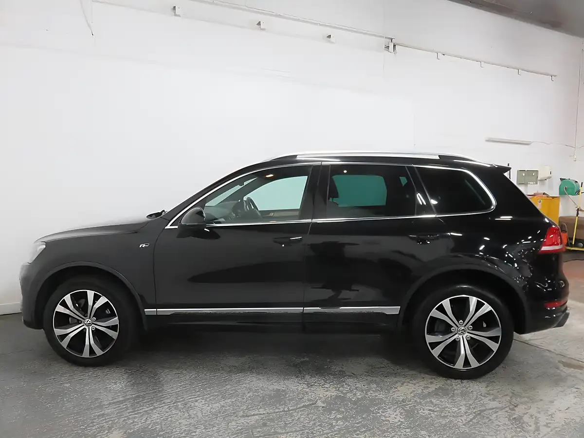 Used 2014 Volkswagen Touareg R-Line Black - Interior and Exterior details 7