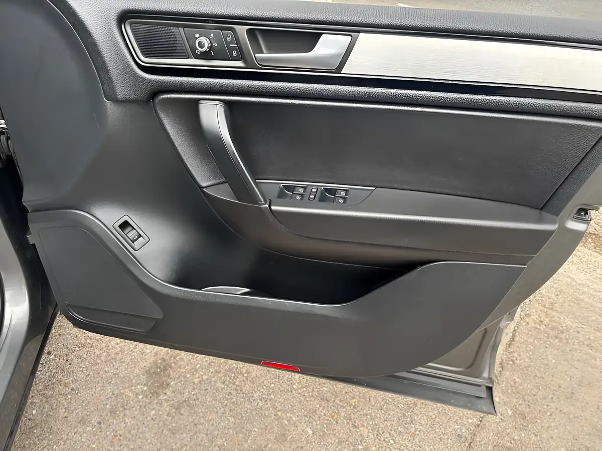 Used 2014 Volkswagen Touareg R-Line Grey - Interior and Exterior details 15