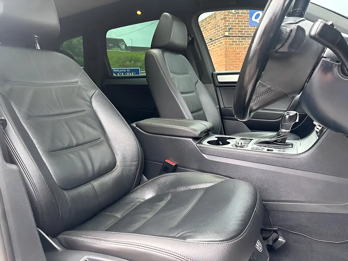 Used 2014 Volkswagen Touareg R-Line Grey - Interior and Exterior details 17