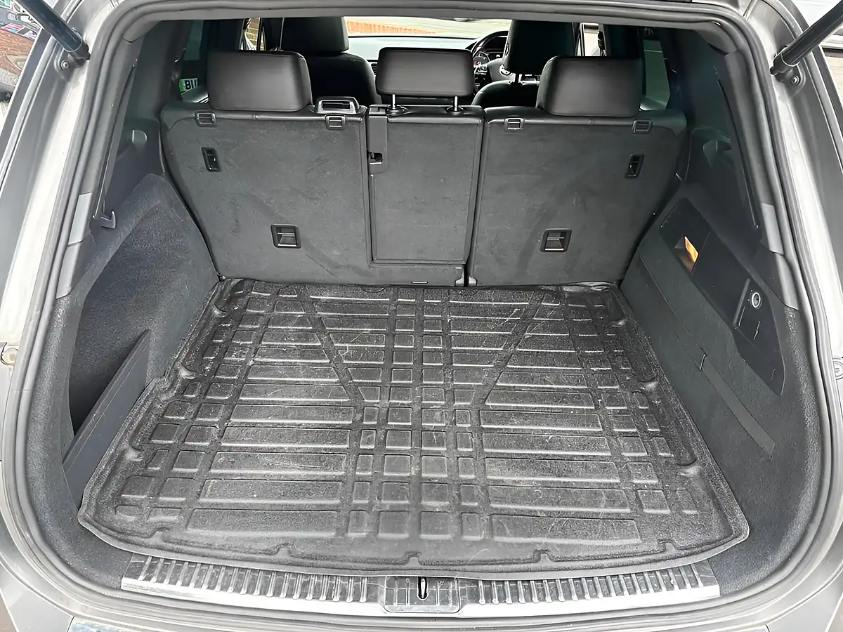 Used 2014 Volkswagen Touareg R-Line Grey - Interior and Exterior details 20