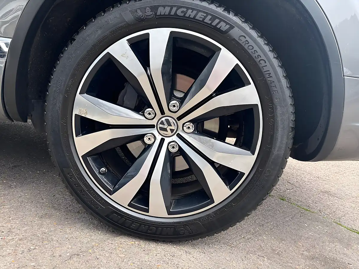 Used 2014 Volkswagen Touareg R-Line Grey - Interior and Exterior details 7