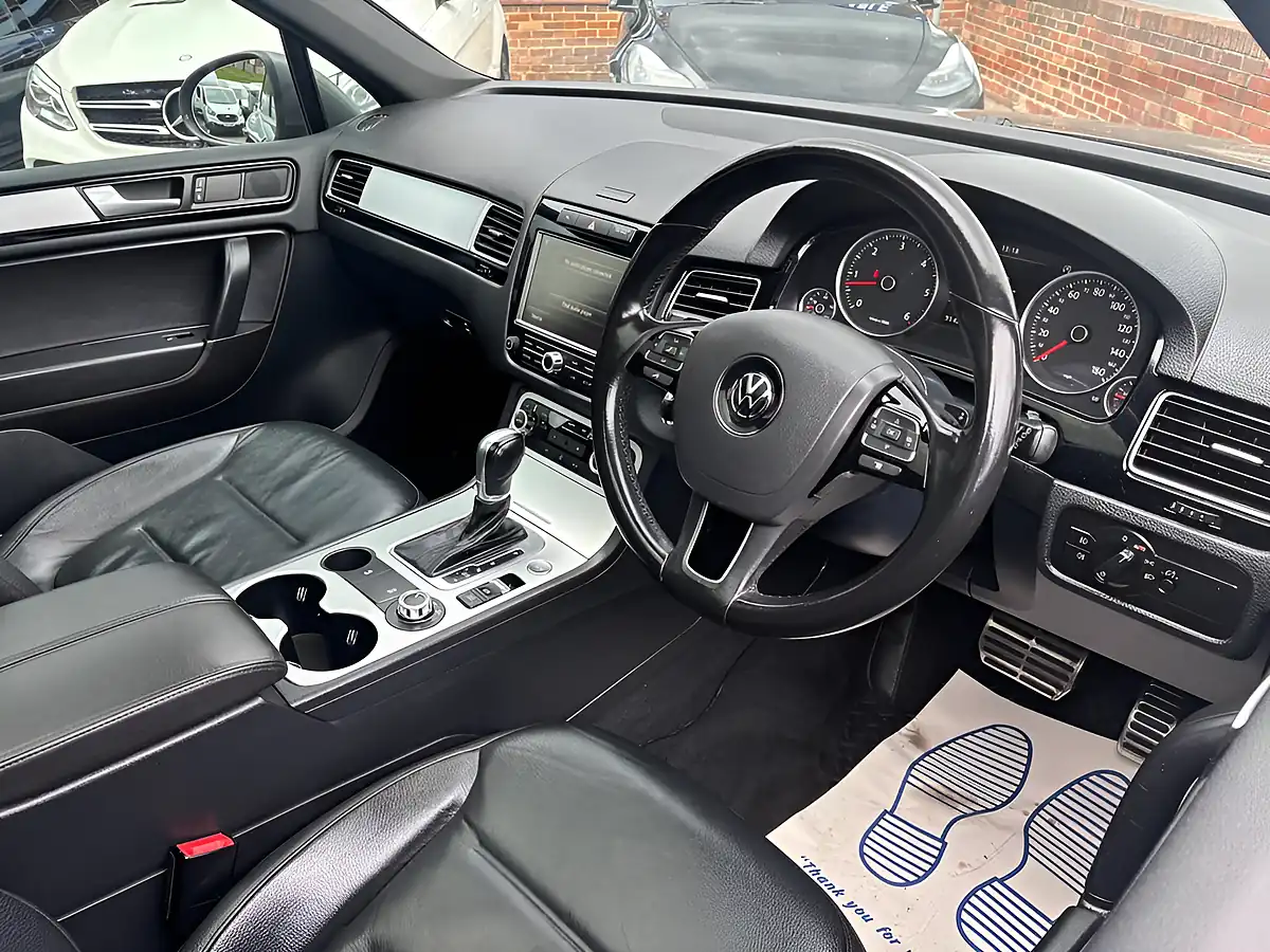 Used 2014 Volkswagen Touareg R-Line Grey - Interior and Exterior details 9