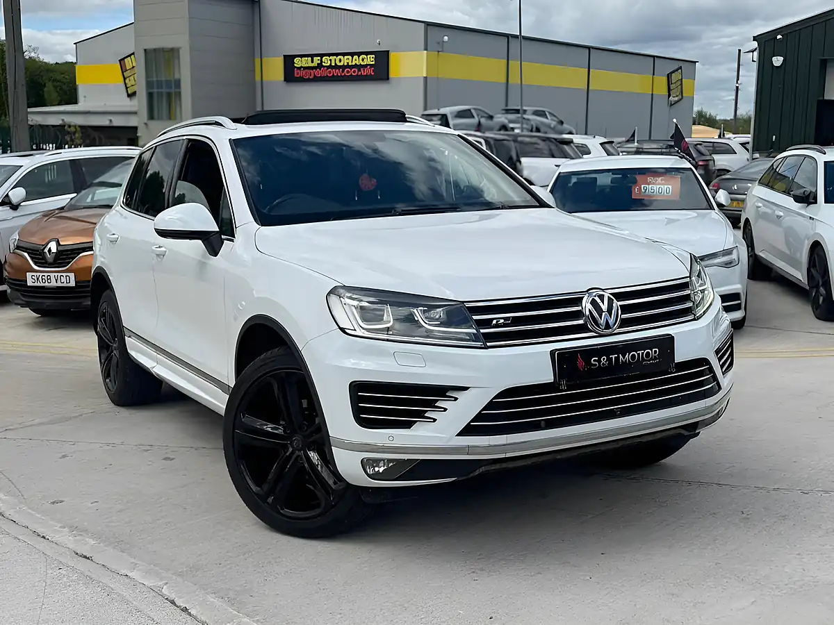 Used 2014 Volkswagen Touareg R-Line White - Front View