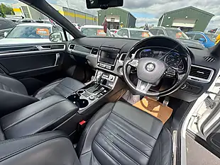 Used 2014 Volkswagen Touareg R-Line White - Interior and Exterior details 15