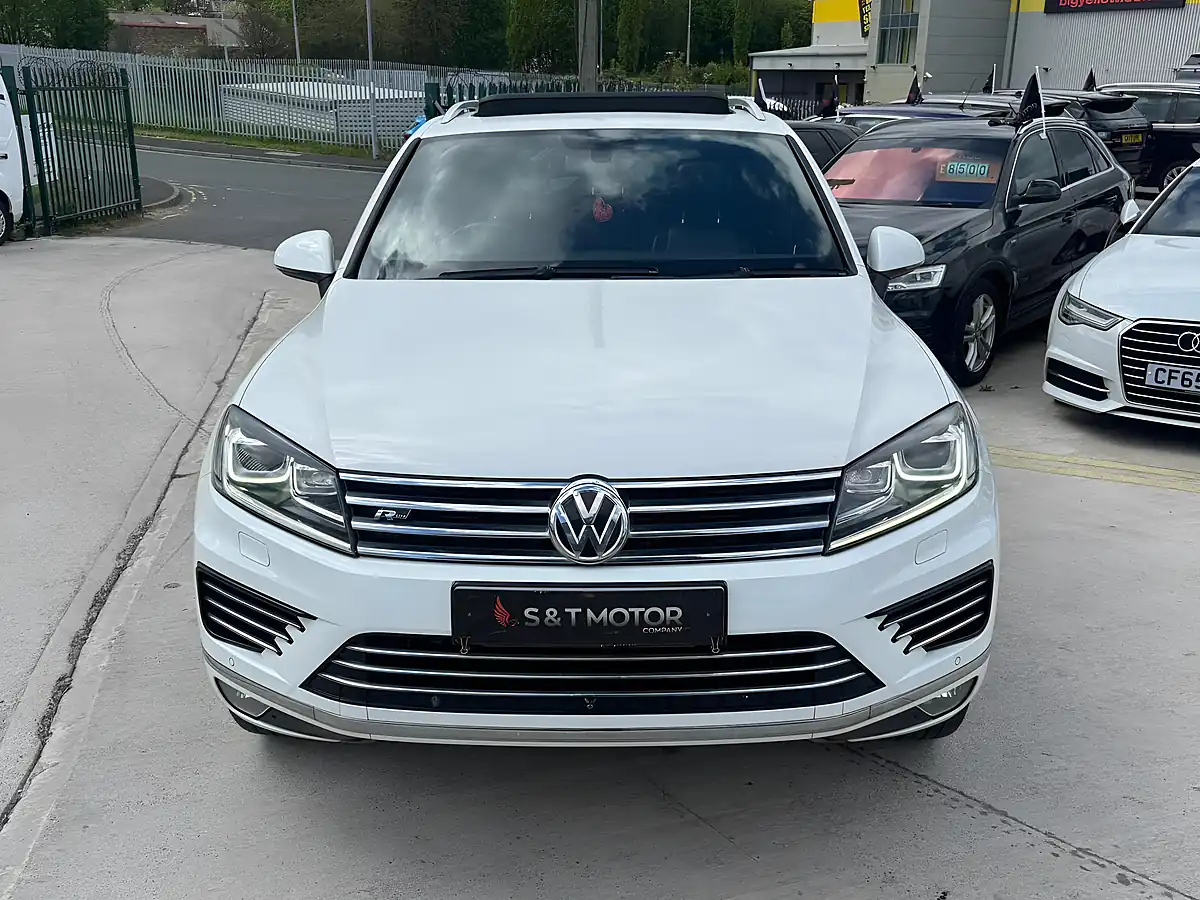 Used 2014 Volkswagen Touareg R-Line White - Interior and Exterior details 3