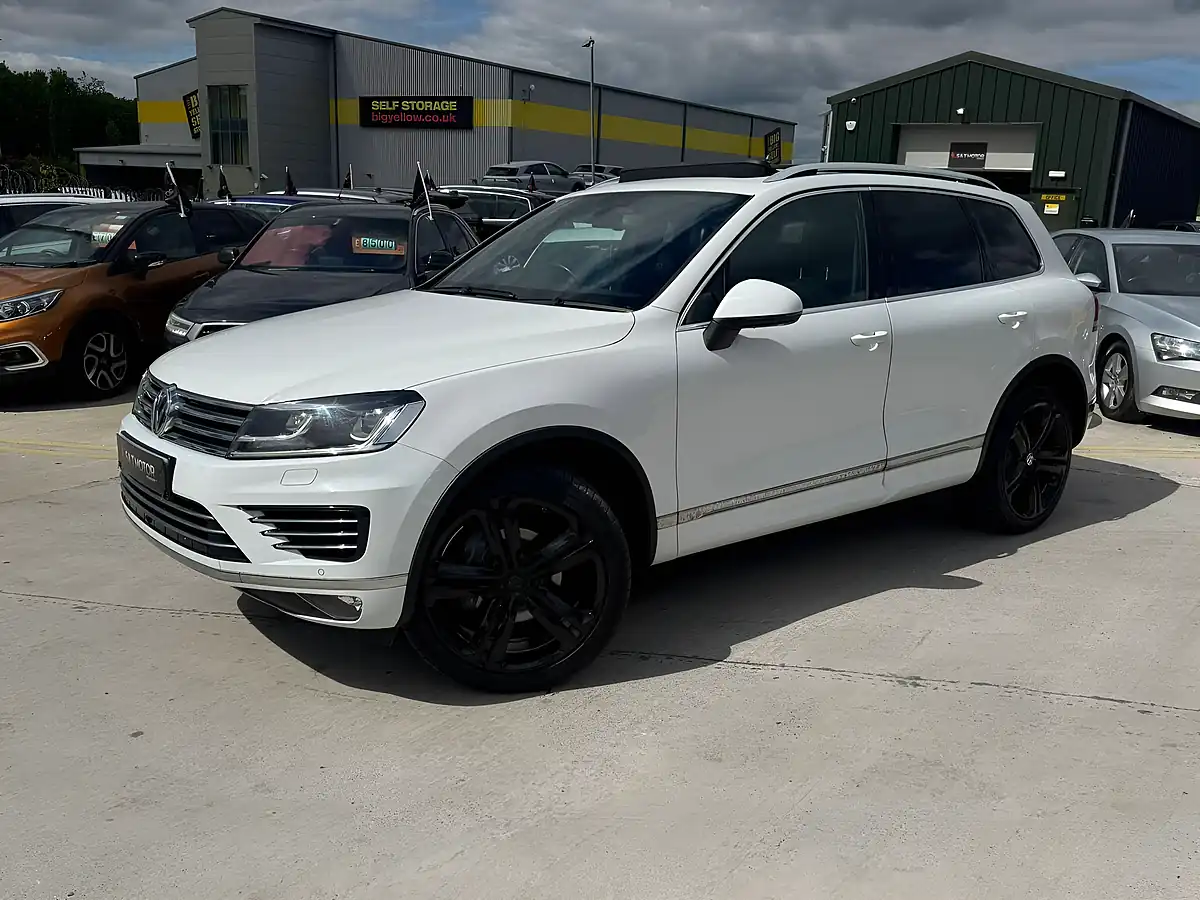 Used 2014 Volkswagen Touareg R-Line White - Interior and Exterior details 4