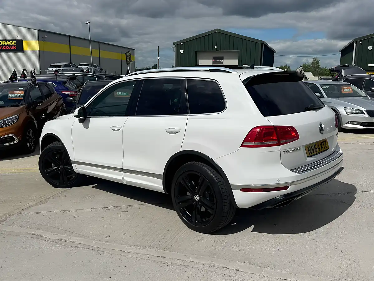 Used 2014 Volkswagen Touareg R-Line White - Interior and Exterior details 5