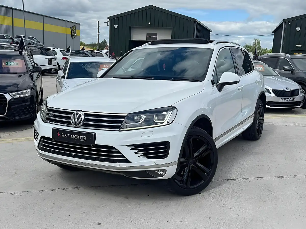 Used 2014 Volkswagen Touareg R-Line White - Interior and Exterior details 6