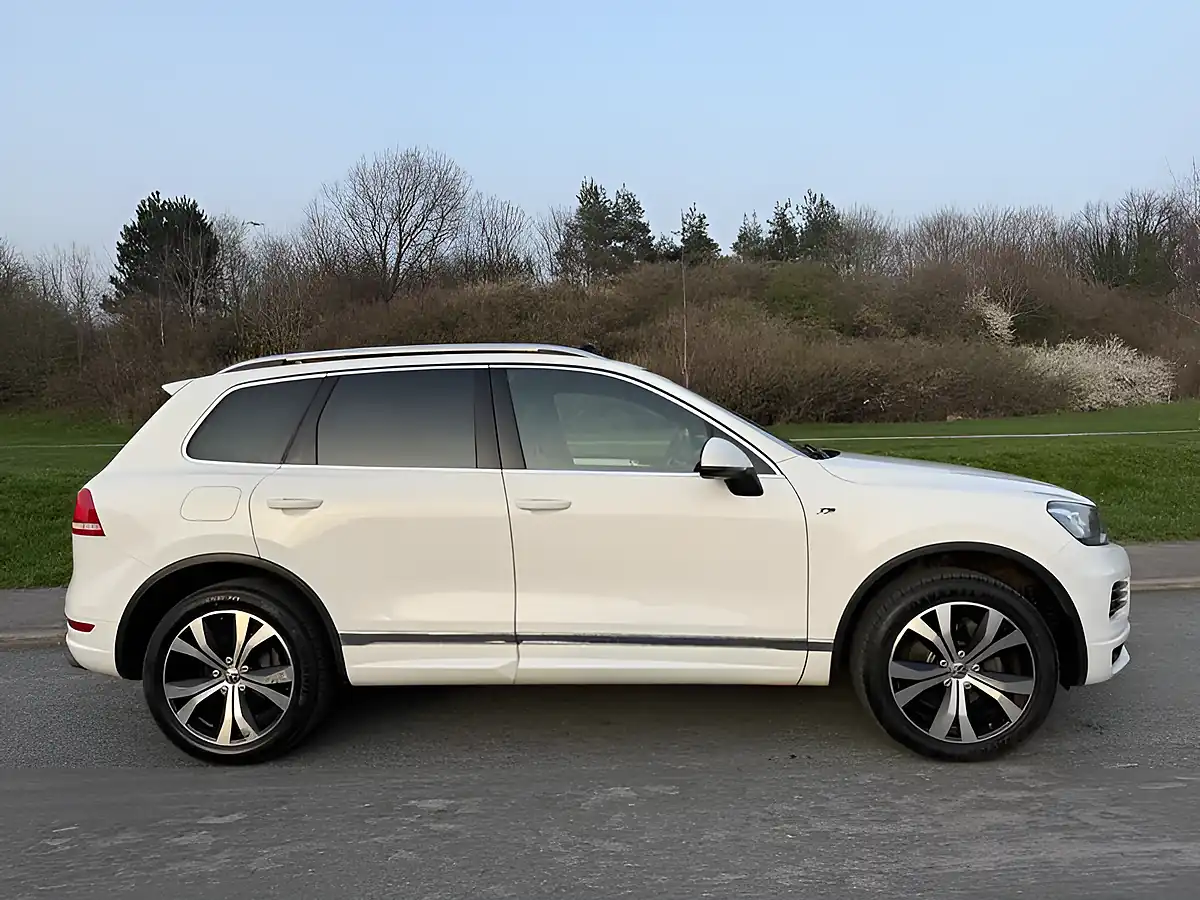 Used 2014 Volkswagen Touareg R-Line White - Front View