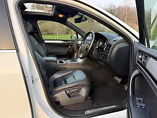 Used 2014 Volkswagen Touareg R-Line White - Interior and Exterior details 11