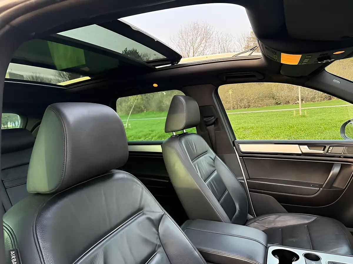 Used 2014 Volkswagen Touareg R-Line White - Interior and Exterior details 12