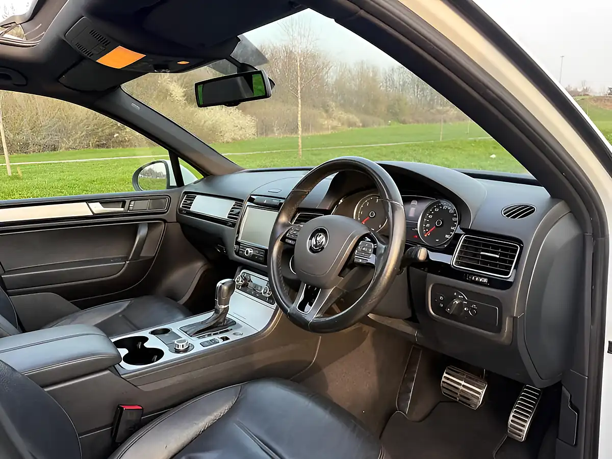 Used 2014 Volkswagen Touareg R-Line White - Interior and Exterior details 13