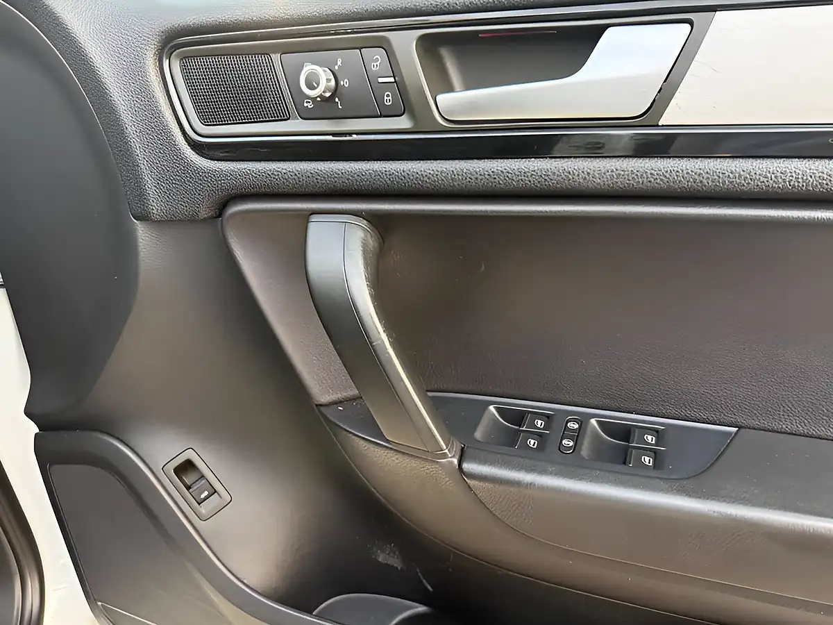 Used 2014 Volkswagen Touareg R-Line White - Interior and Exterior details 14