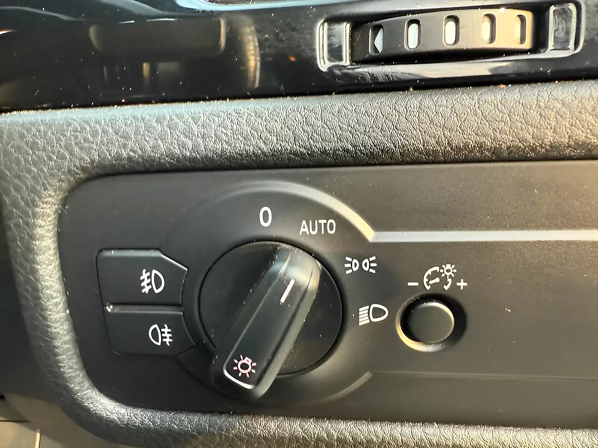 Used 2014 Volkswagen Touareg R-Line White - Interior and Exterior details 16