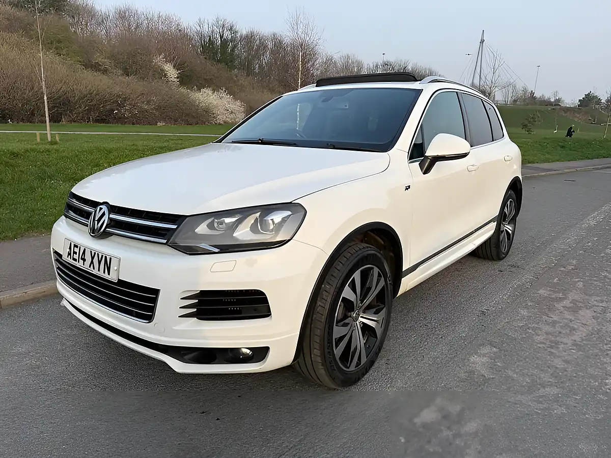 Used 2014 Volkswagen Touareg R-Line White - Interior and Exterior details 5
