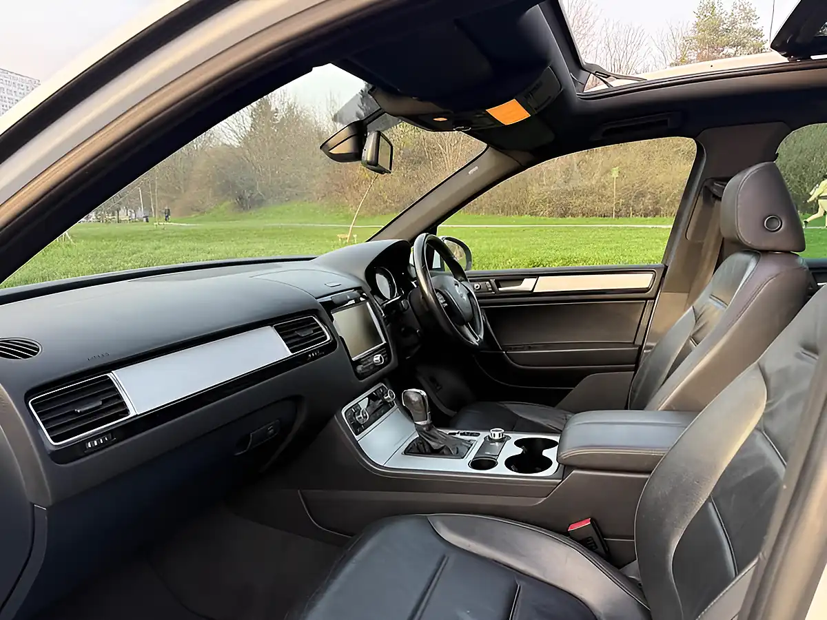 Used 2014 Volkswagen Touareg R-Line White - Interior and Exterior details 8