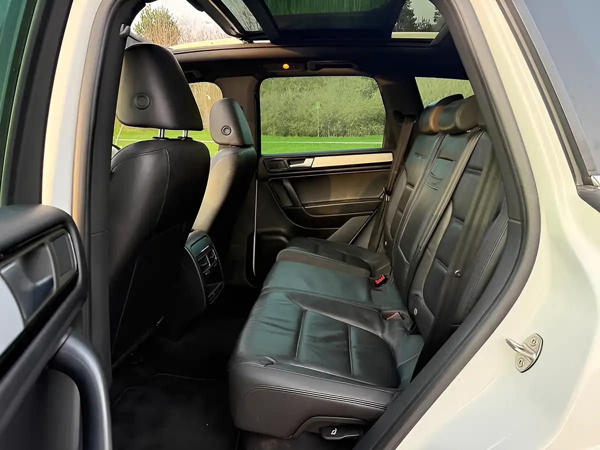 Used 2014 Volkswagen Touareg R-Line White - Interior and Exterior details 9