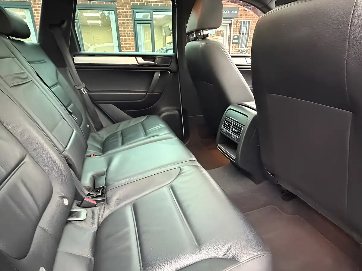 Used 2014 Volkswagen Touareg R-Line White - Interior and Exterior details 12