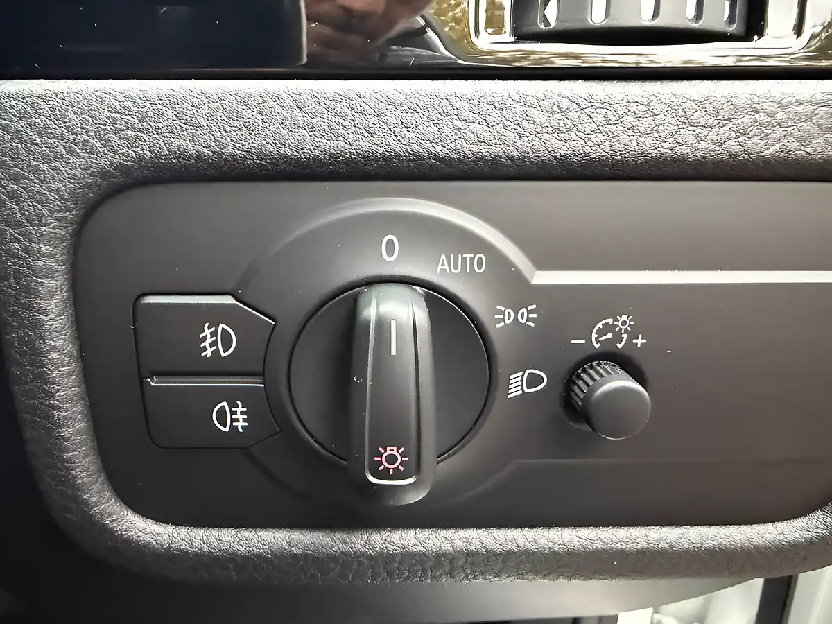 Used 2014 Volkswagen Touareg R-Line White - Interior and Exterior details 14
