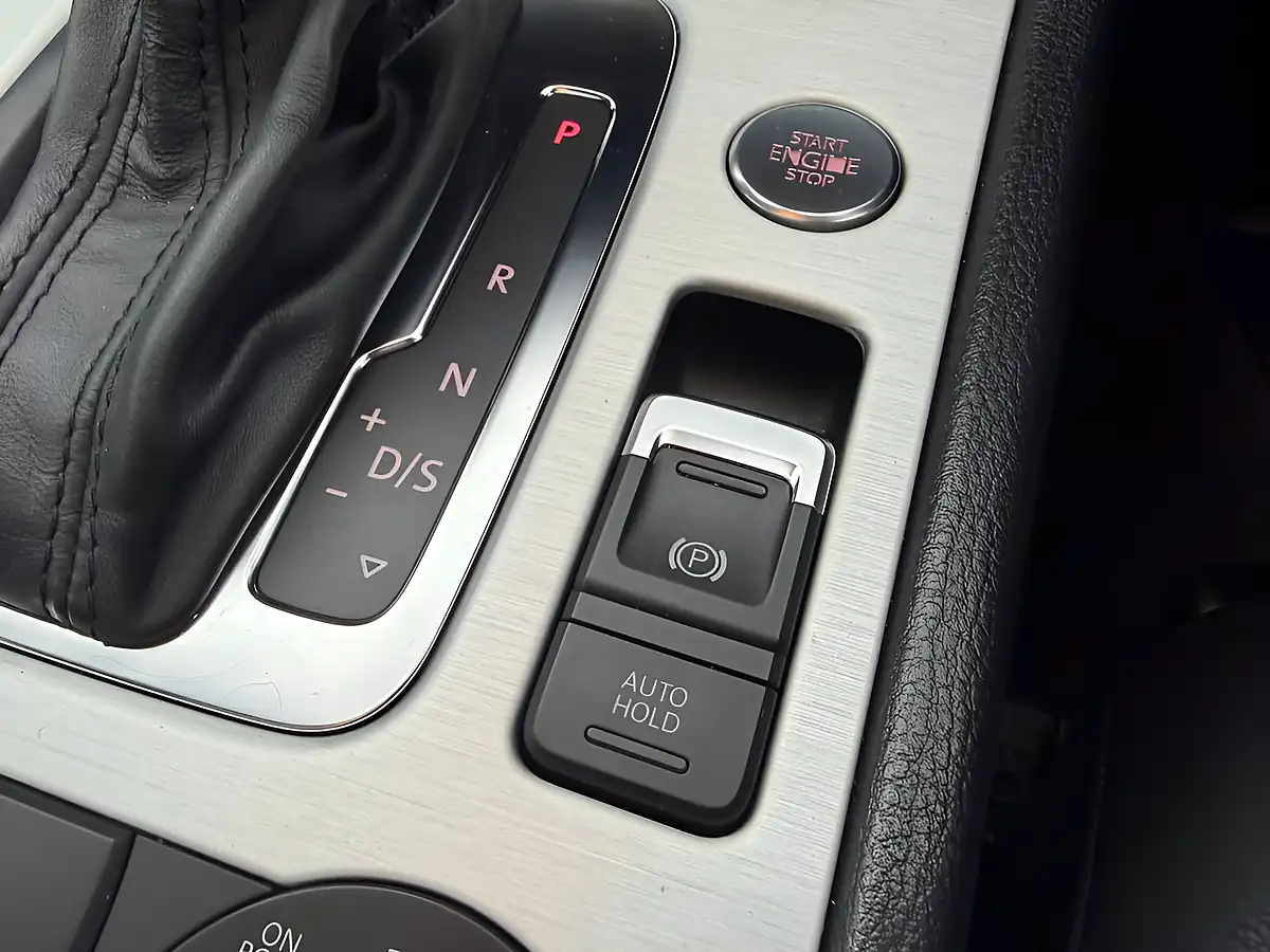 Used 2014 Volkswagen Touareg R-Line White - Interior and Exterior details 17