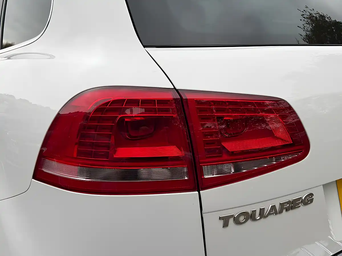 Used 2014 Volkswagen Touareg R-Line White - Interior and Exterior details 20