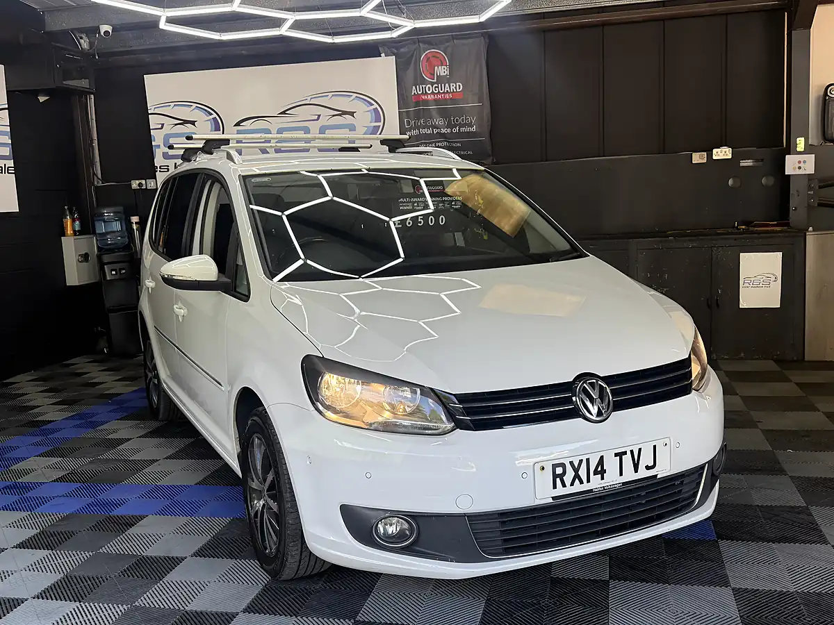 Used 2014 Volkswagen Touran Bluemotion Tech Sport White - Interior and Exterior details 10