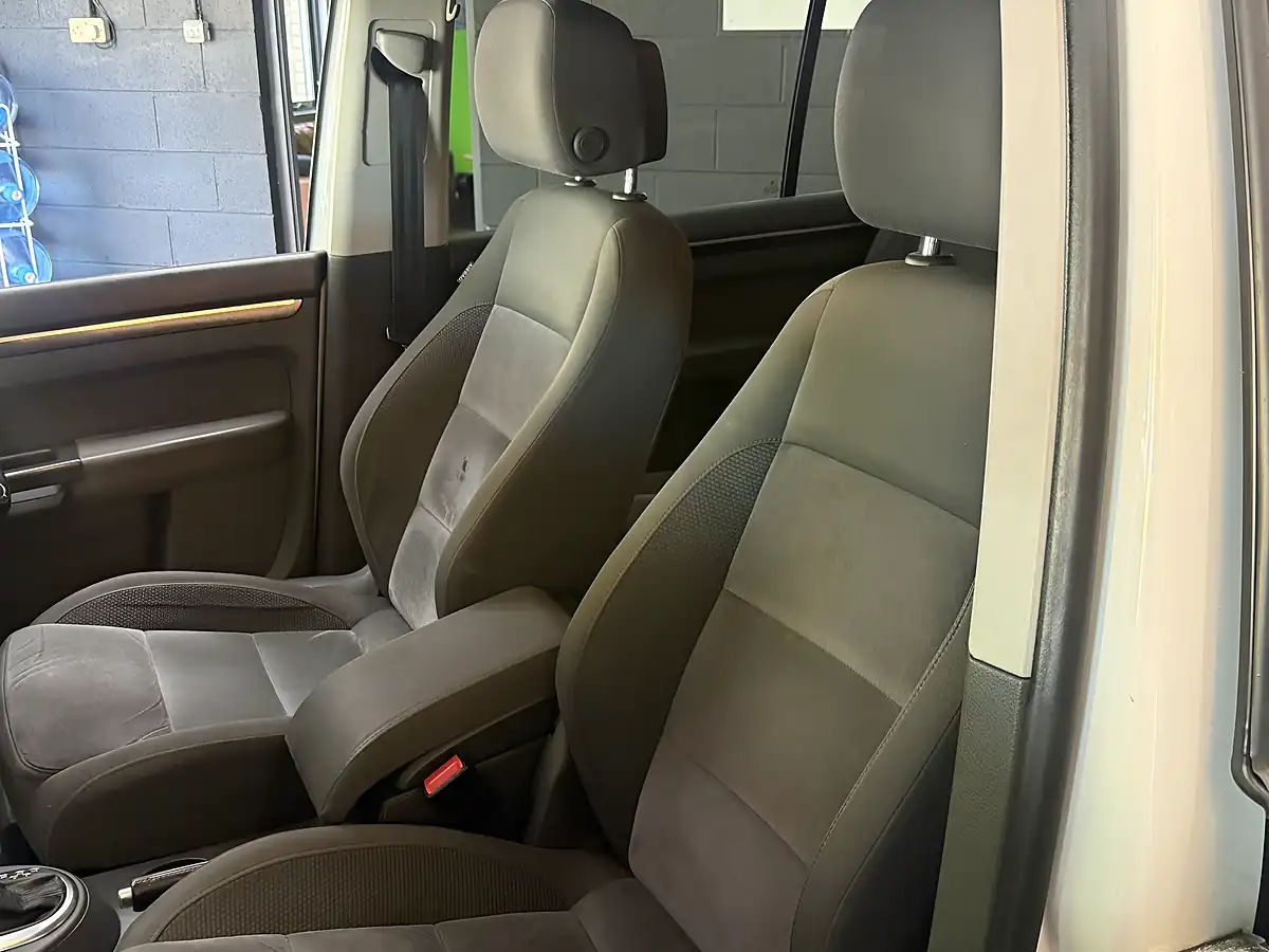 Used 2014 Volkswagen Touran Bluemotion Tech Sport White - Interior and Exterior details 12