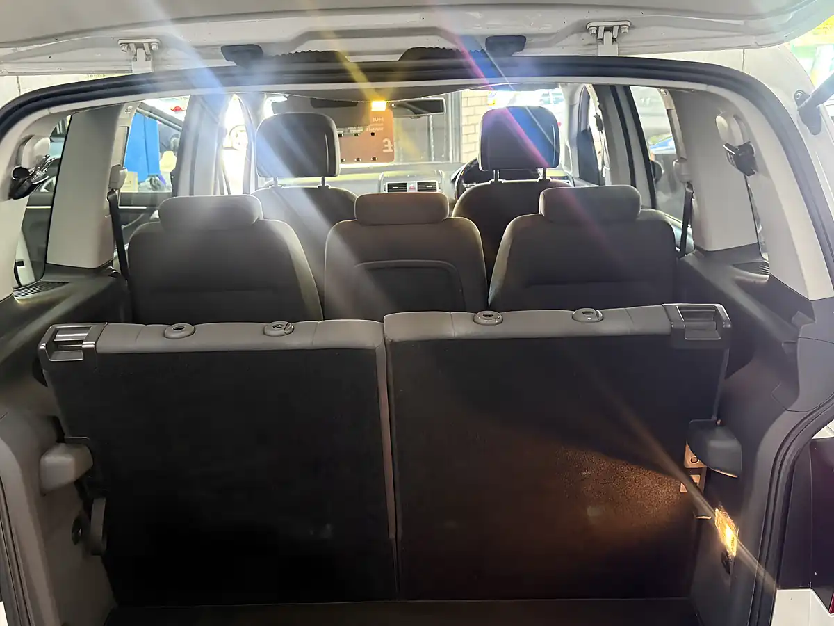 Used 2014 Volkswagen Touran Bluemotion Tech Sport White - Interior and Exterior details 14