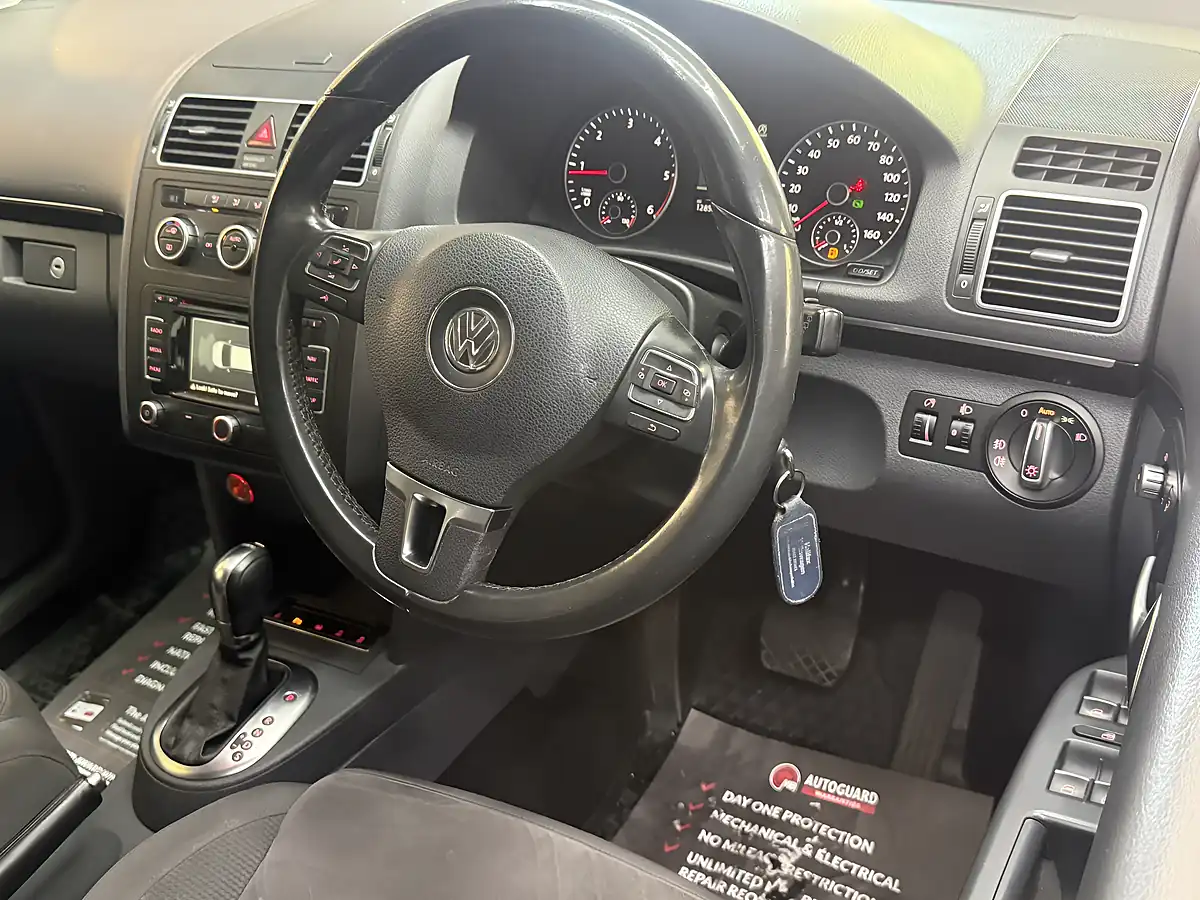Used 2014 Volkswagen Touran Bluemotion Tech Sport White - Interior and Exterior details 16