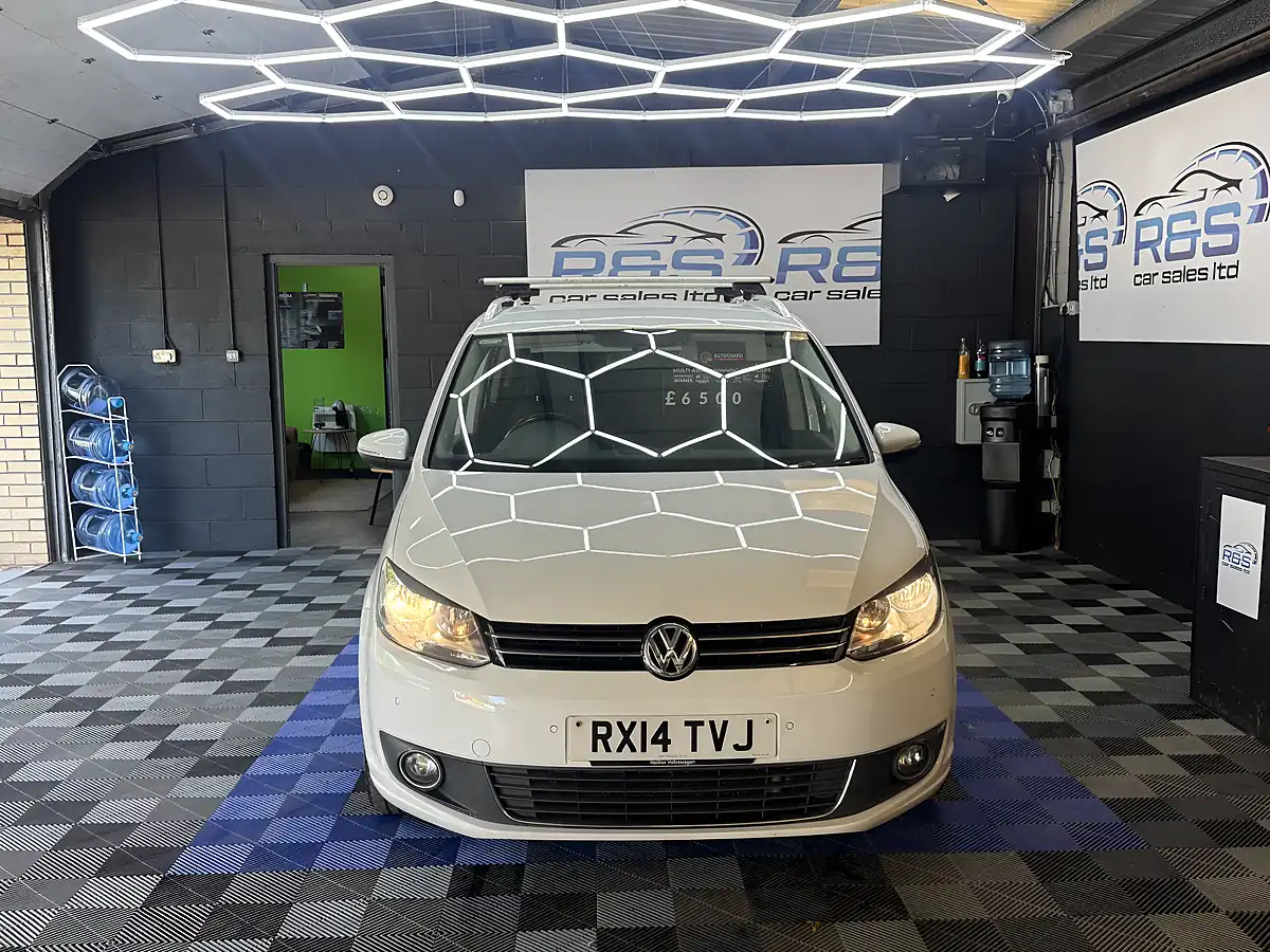 Used 2014 Volkswagen Touran Bluemotion Tech Sport White - Interior and Exterior details 2