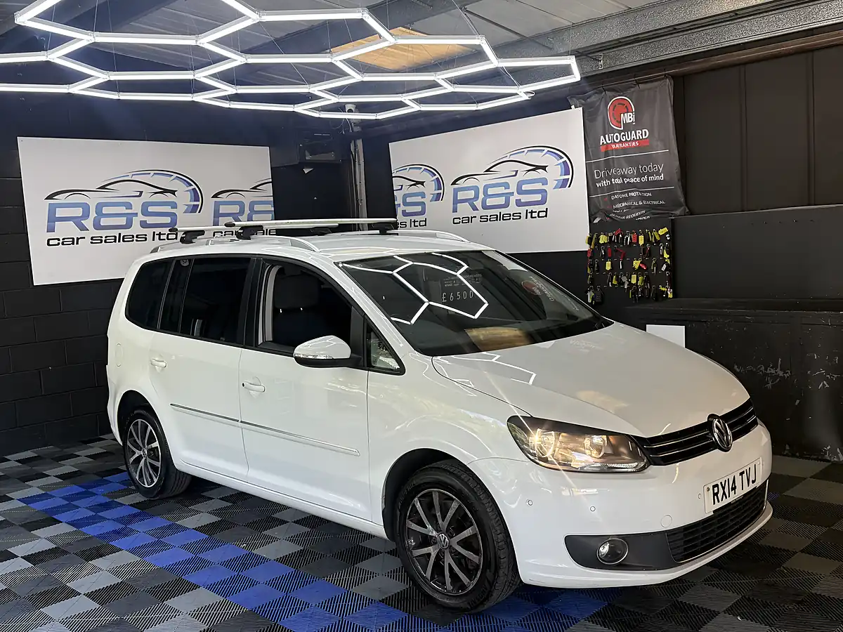 Used 2014 Volkswagen Touran Bluemotion Tech Sport White - Interior and Exterior details 3