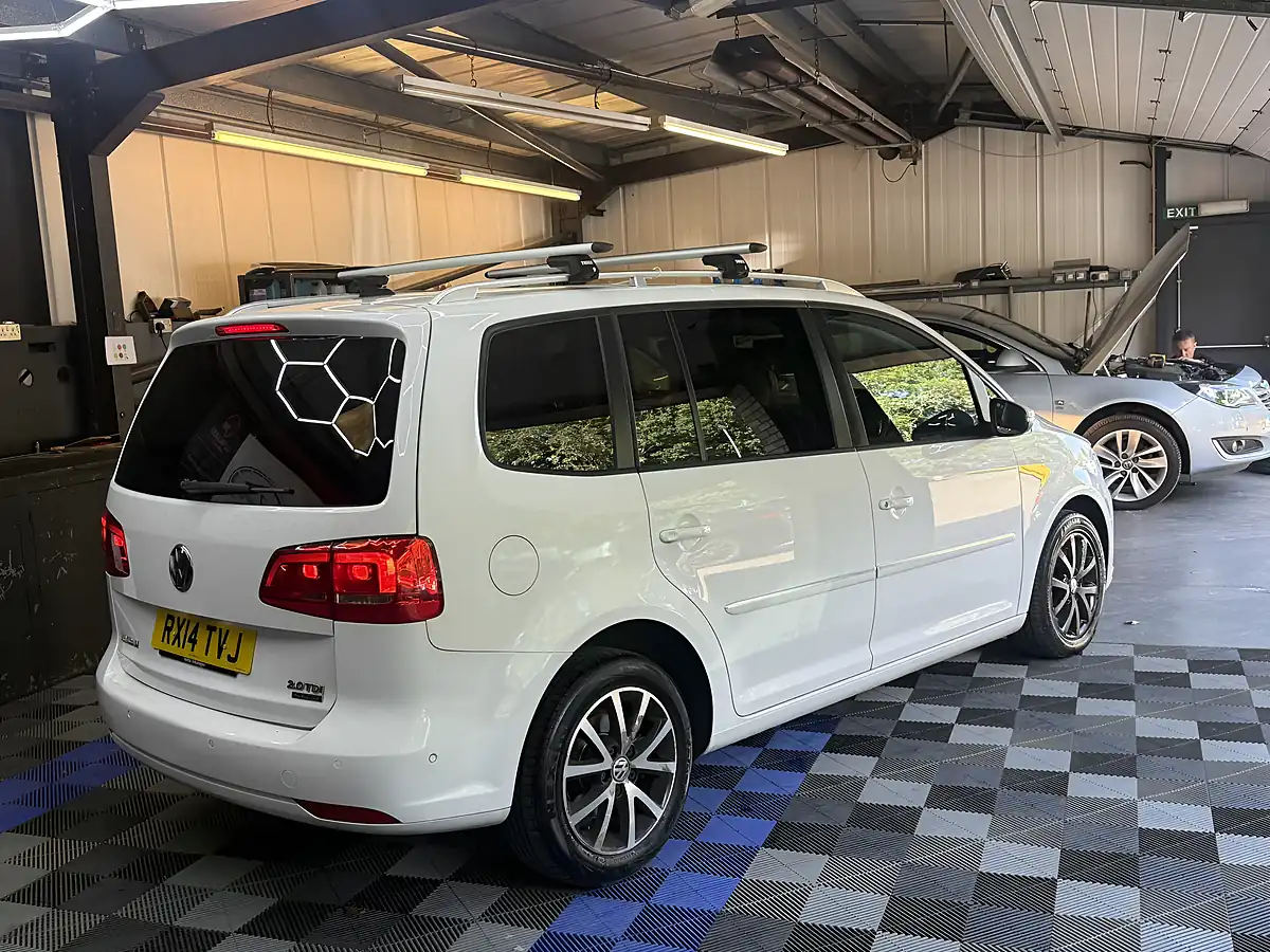 Used 2014 Volkswagen Touran Bluemotion Tech Sport White - Interior and Exterior details 4