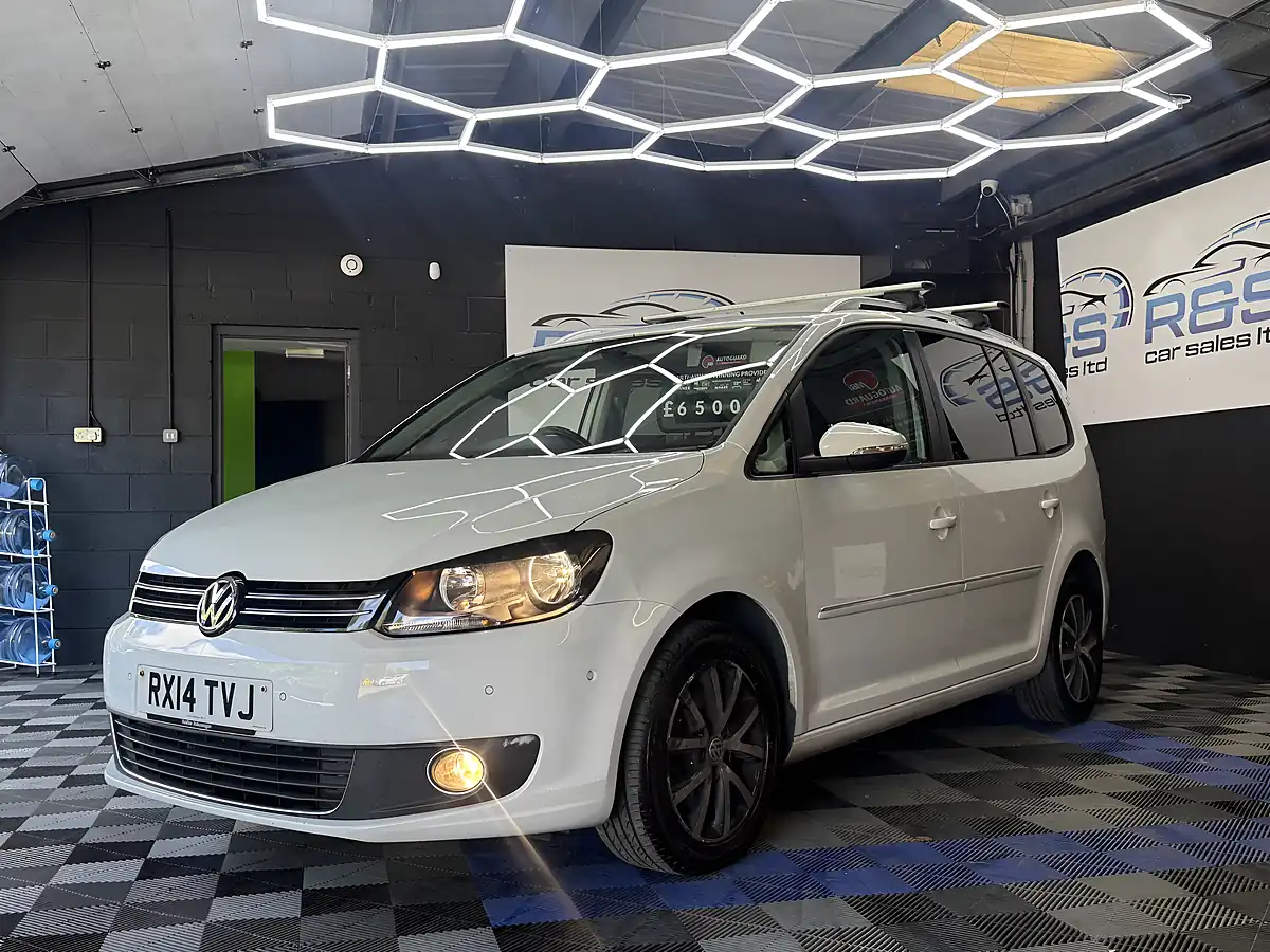 Used 2014 Volkswagen Touran Bluemotion Tech Sport White - Interior and Exterior details 6