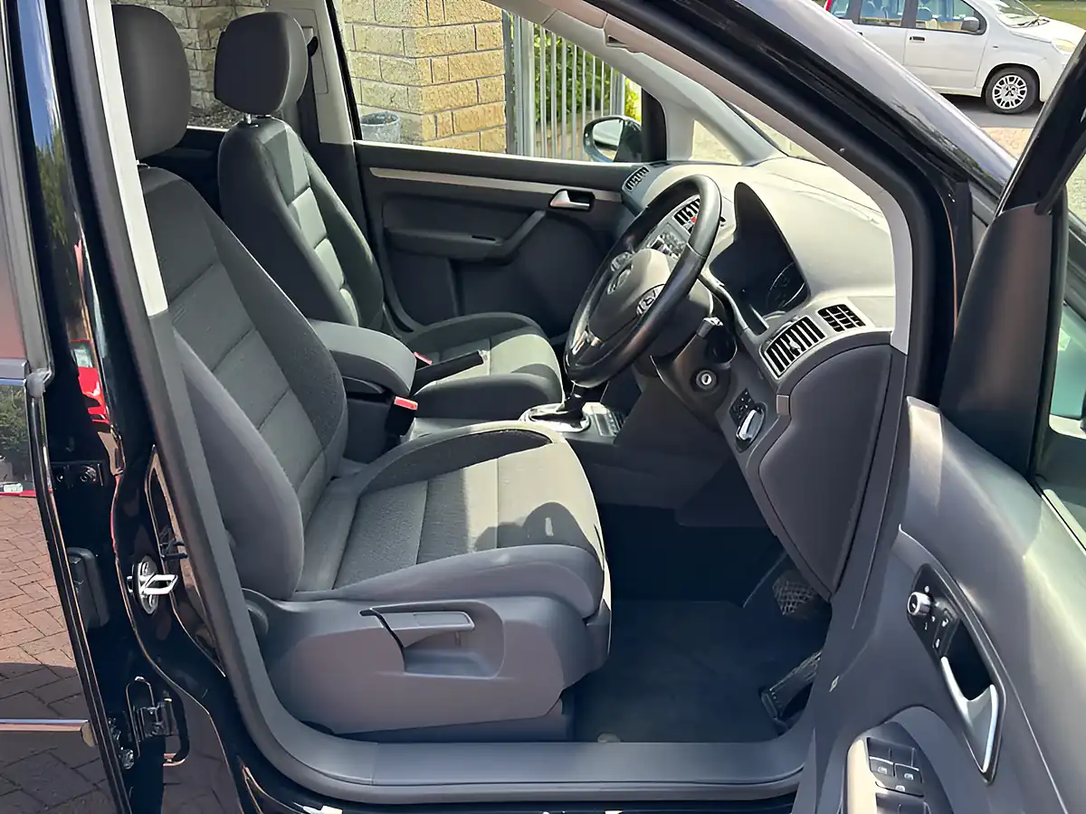 Used 2014 Volkswagen Touran Se Black - Interior and Exterior details 11
