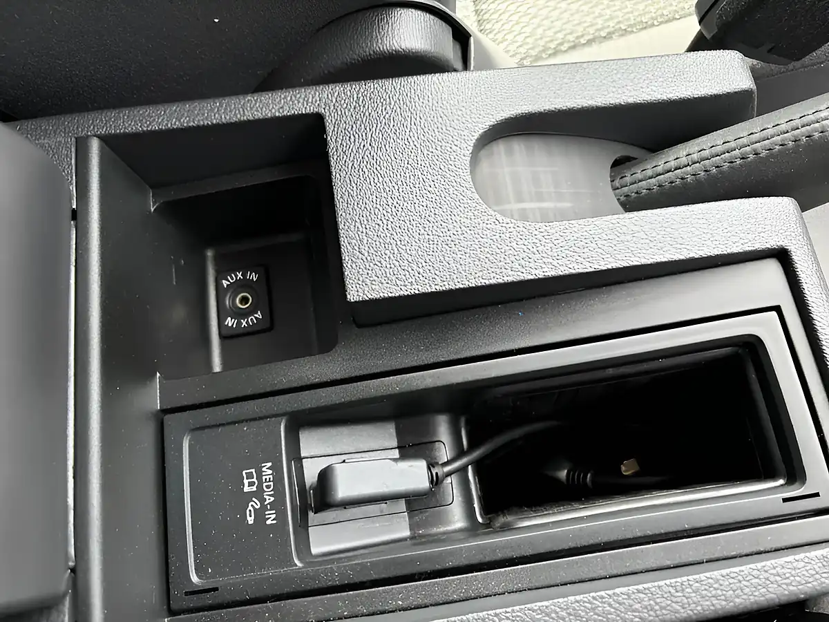 Used 2014 Volkswagen Touran Se Black - Interior and Exterior details 14