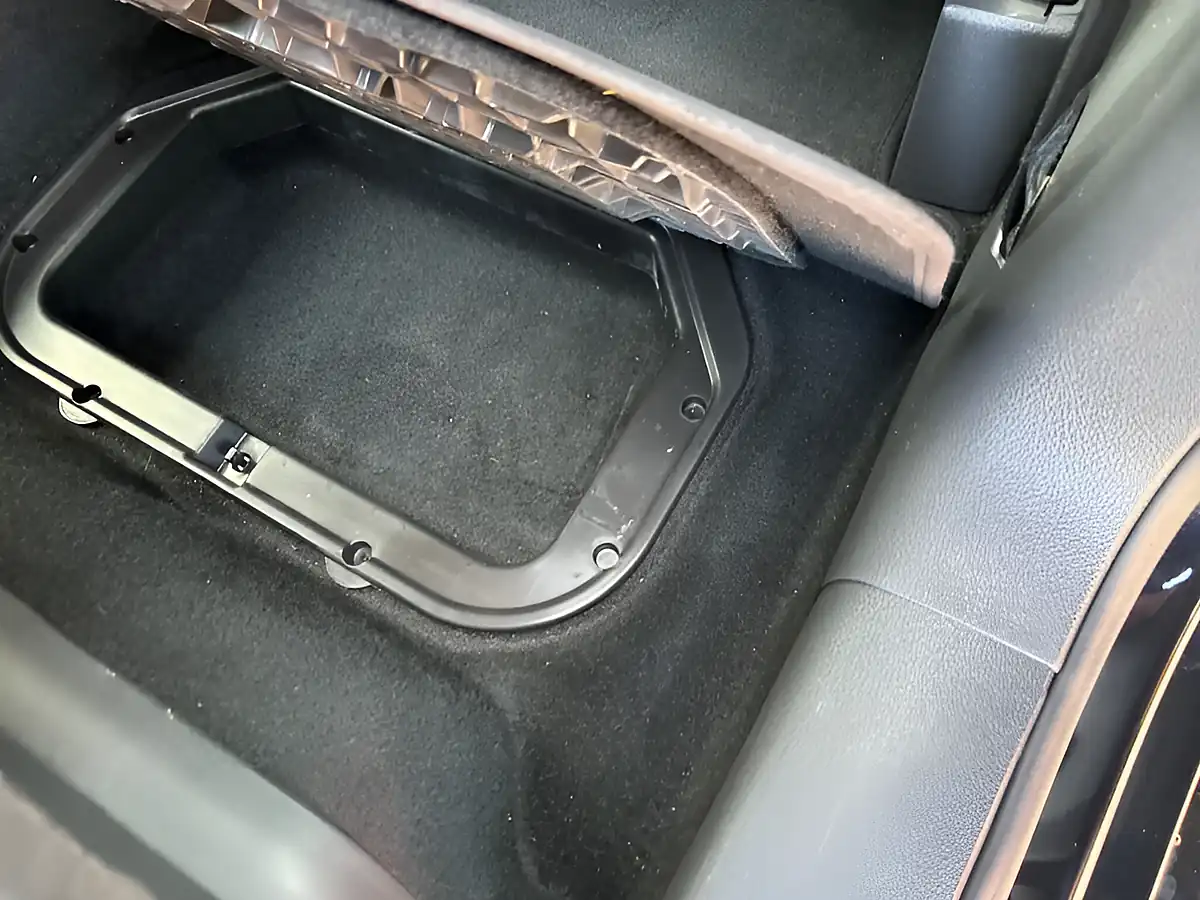 Used 2014 Volkswagen Touran Se Black - Interior and Exterior details 16