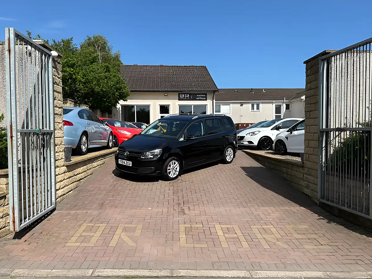 Used 2014 Volkswagen Touran Se Black - Interior and Exterior details 3