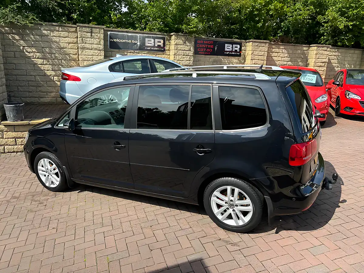 Used 2014 Volkswagen Touran Se Black - Interior and Exterior details 6