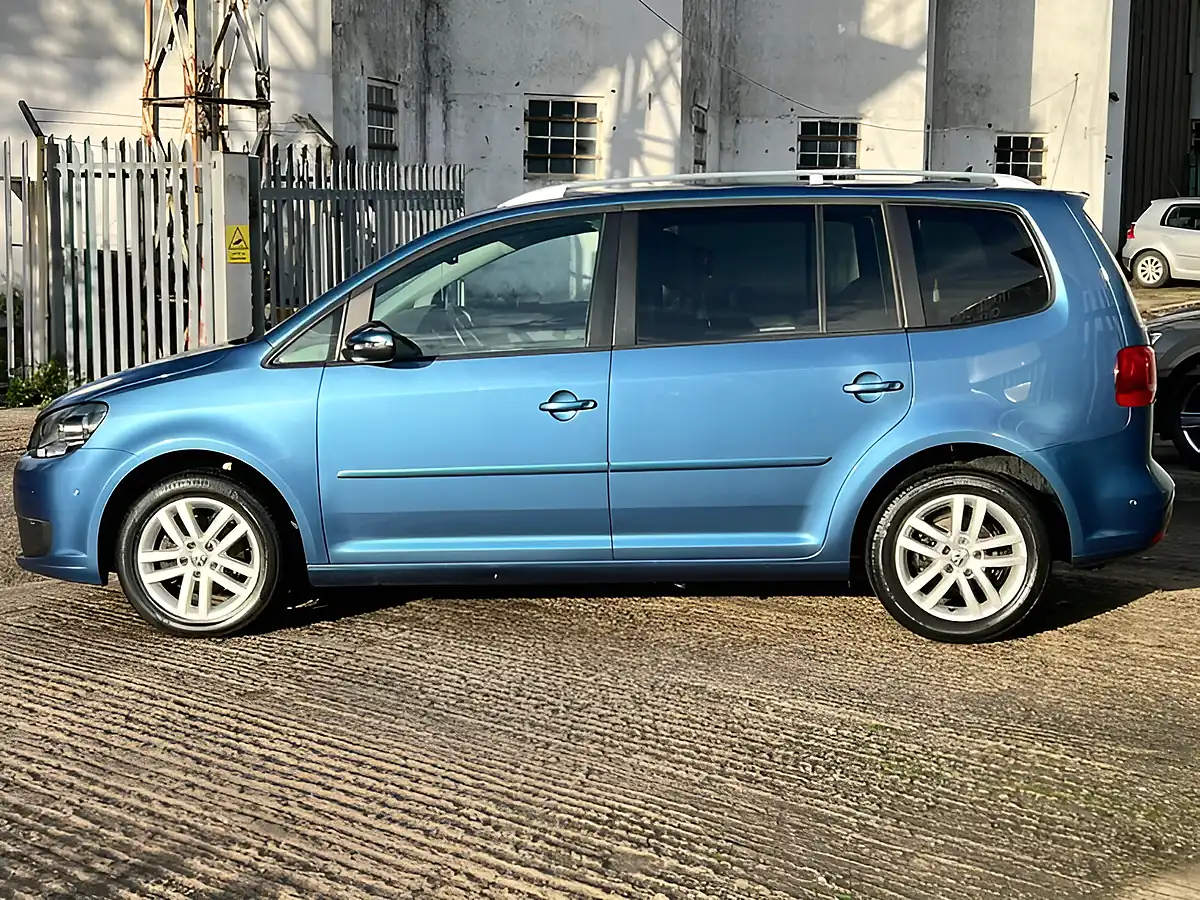 Used 2014 Volkswagen Touran Se Blue - Interior and Exterior details 11