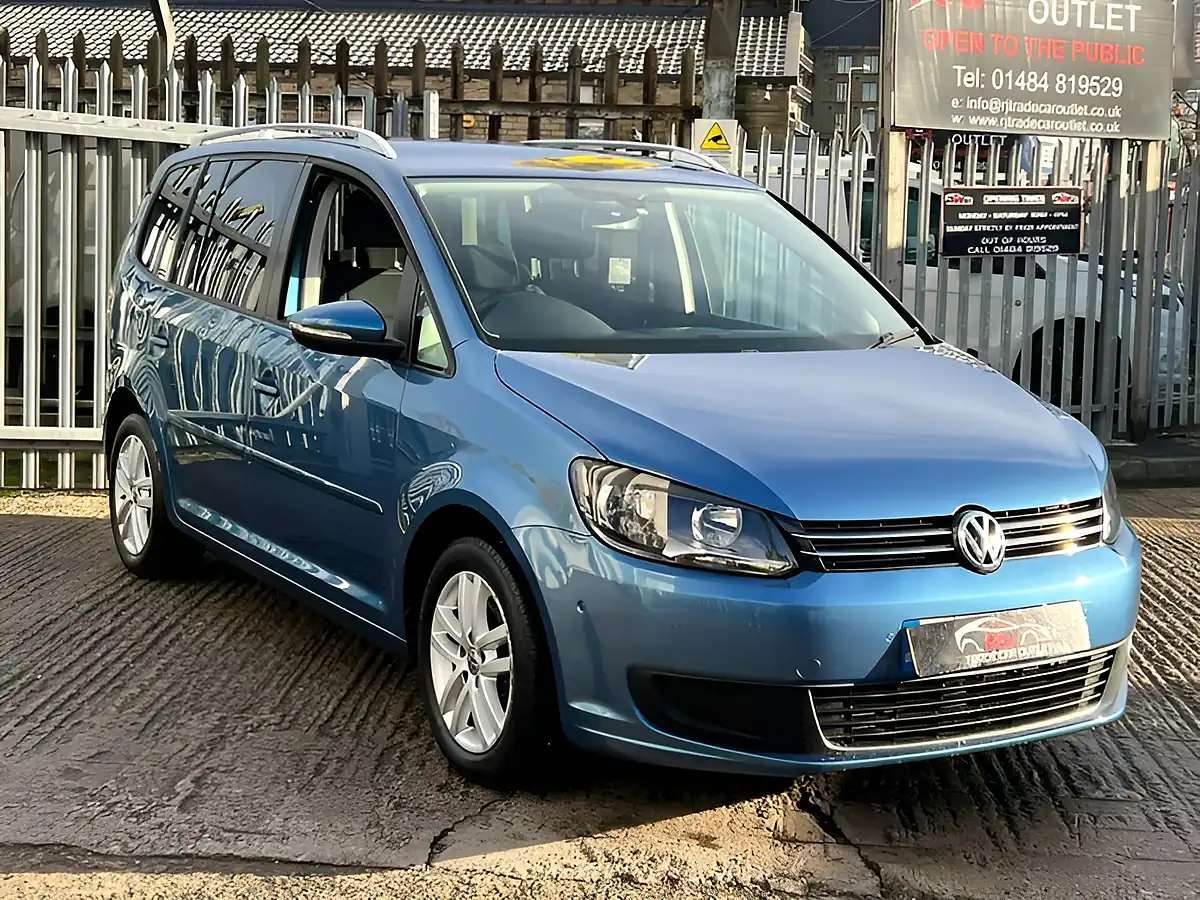 Used 2014 Volkswagen Touran Se Blue - Interior and Exterior details 4