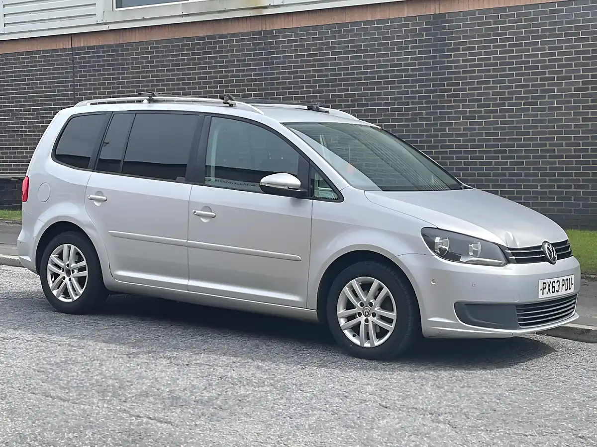 Used 2014 Volkswagen Touran Se Euro 5 Silver - Front View