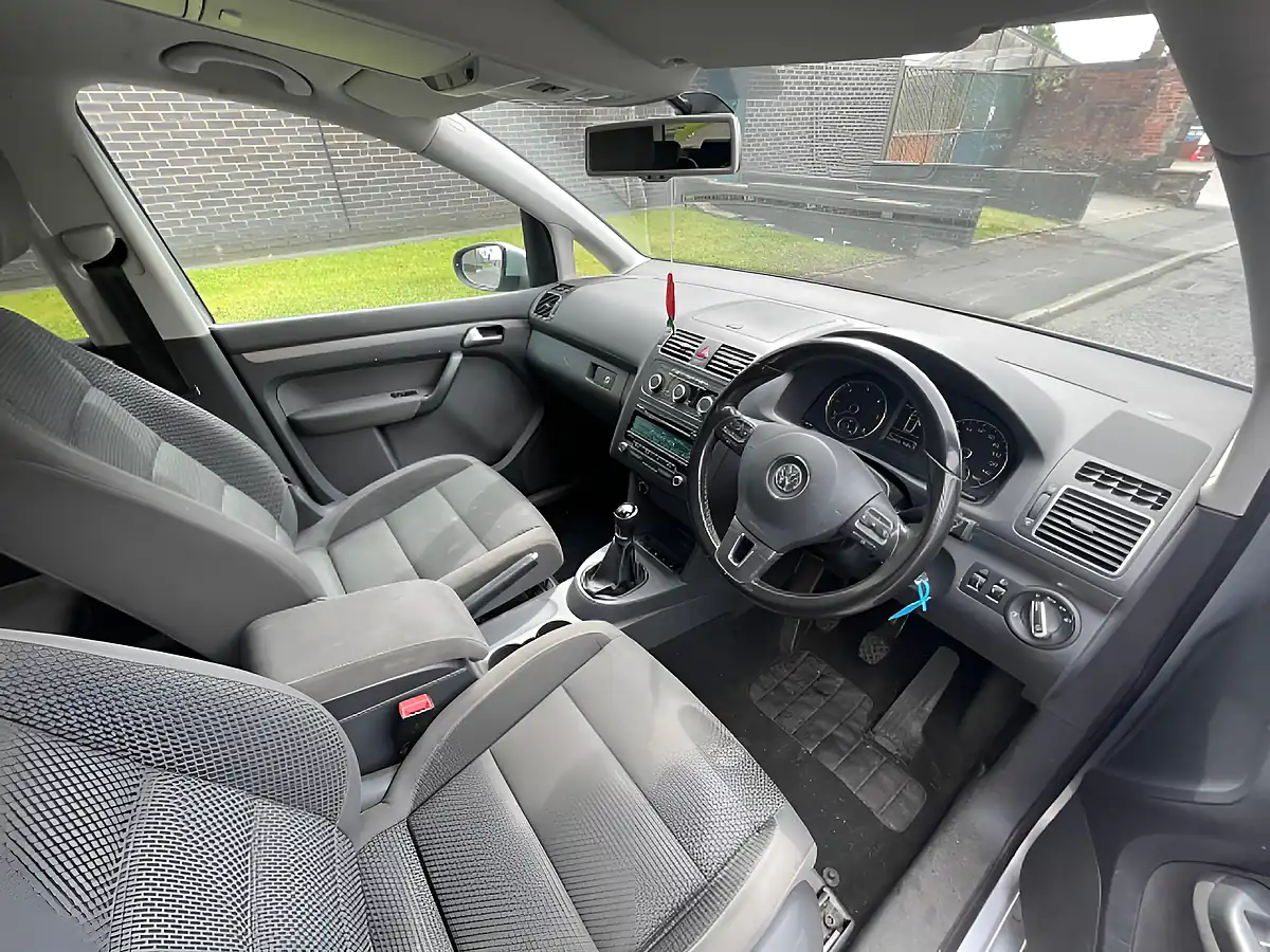 Used 2014 Volkswagen Touran Se Euro 5 Silver - Interior and Exterior details 10