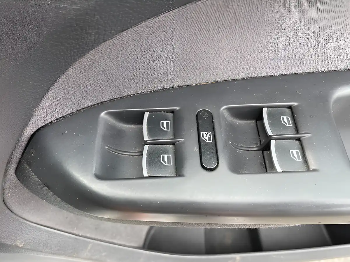 Used 2014 Volkswagen Touran Se Euro 5 Silver - Interior and Exterior details 15